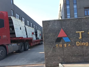 發(fā)往菲律賓的4YK1548振動篩和4YK1237振動篩